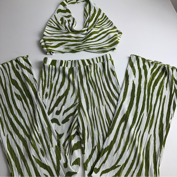 Always around Plisse fashion, nova women’s size medium two-piece halter set(New) - Picture 12 of 13